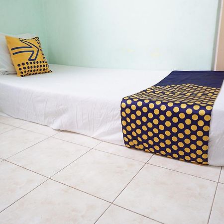 Spot On 93611 Kost Pak Suyatno Syariah 2 Hotell Ponorogo Exteriör bild