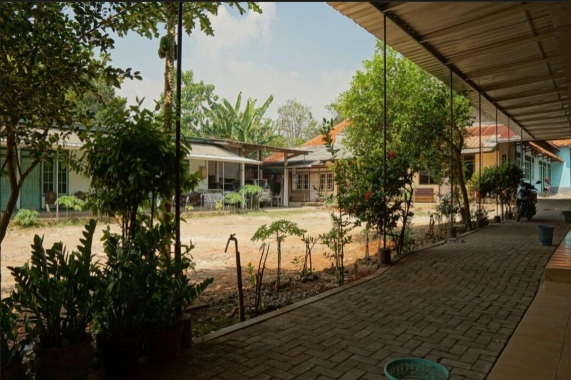 Spot On 93611 Kost Pak Suyatno Syariah 2 Hotell Ponorogo Exteriör bild