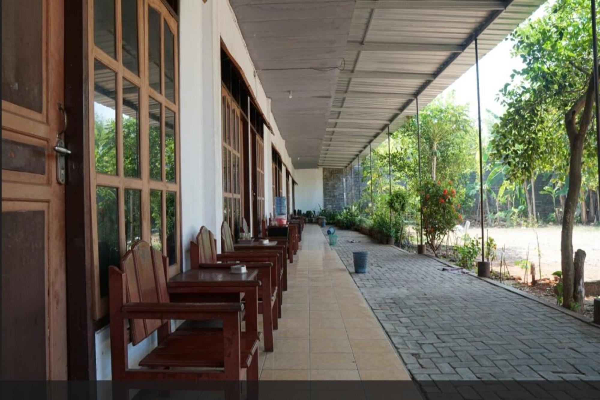 Spot On 93611 Kost Pak Suyatno Syariah 2 Hotell Ponorogo Exteriör bild