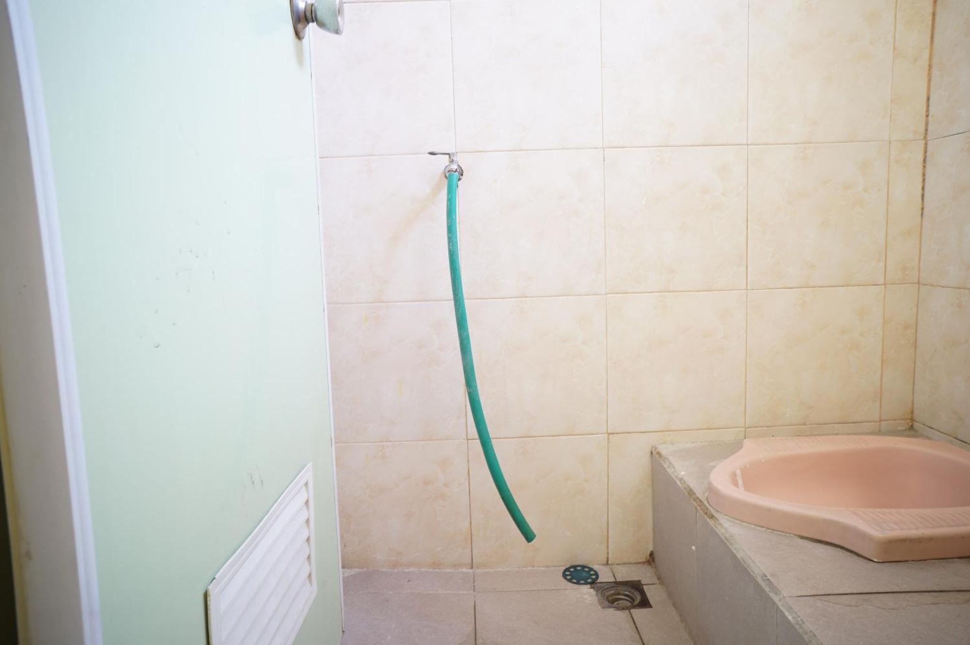 Spot On 93611 Kost Pak Suyatno Syariah 2 Hotell Ponorogo Exteriör bild