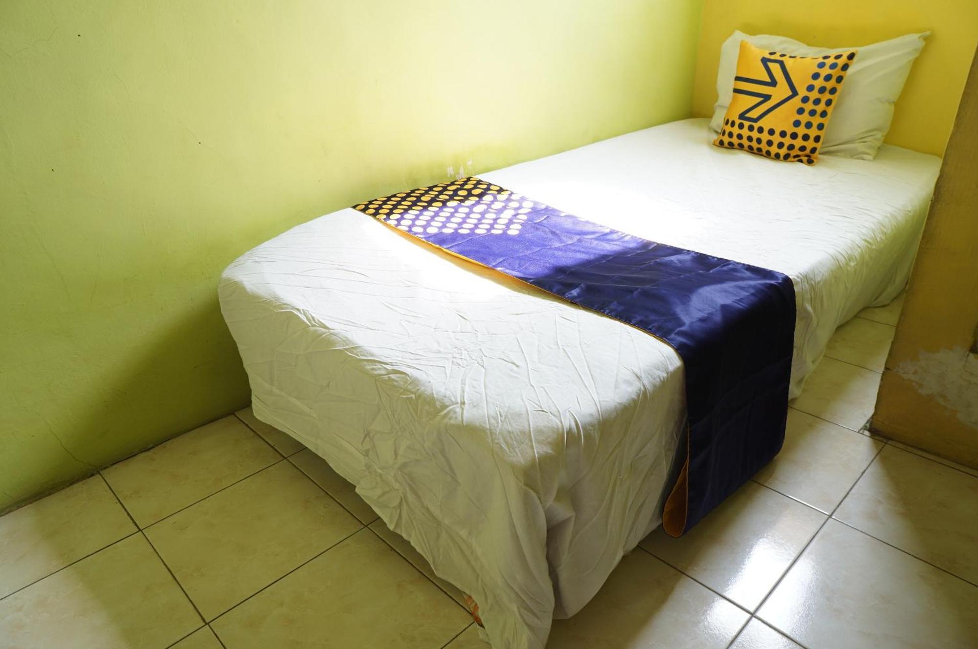 Spot On 93611 Kost Pak Suyatno Syariah 2 Hotell Ponorogo Exteriör bild